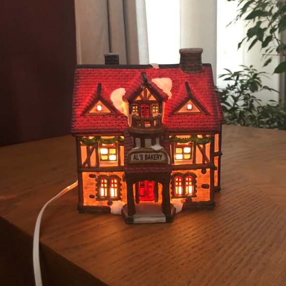 Al’s Bakery Christmas village - Picture 2 of 8